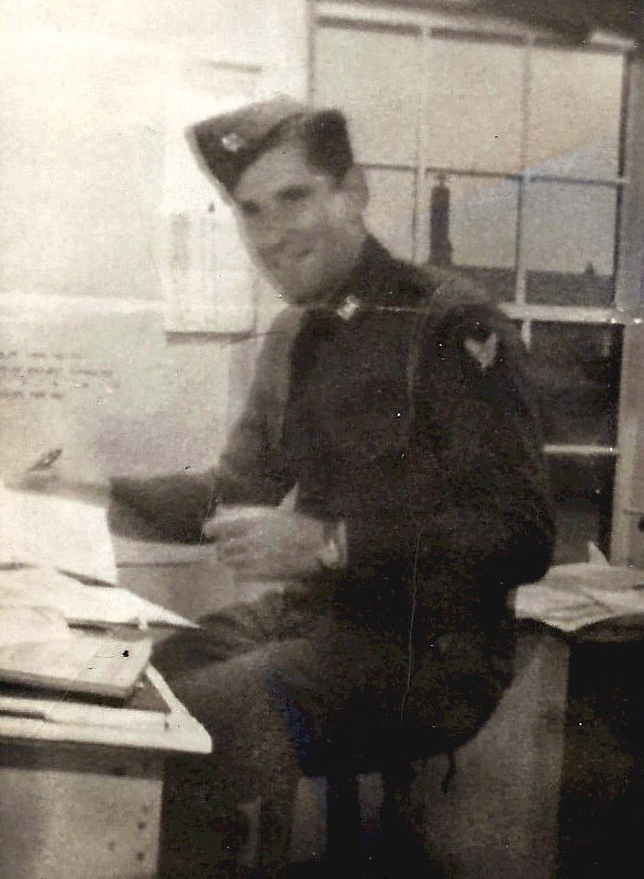 World War II Army Air Force patch on left shoulder, before end of war